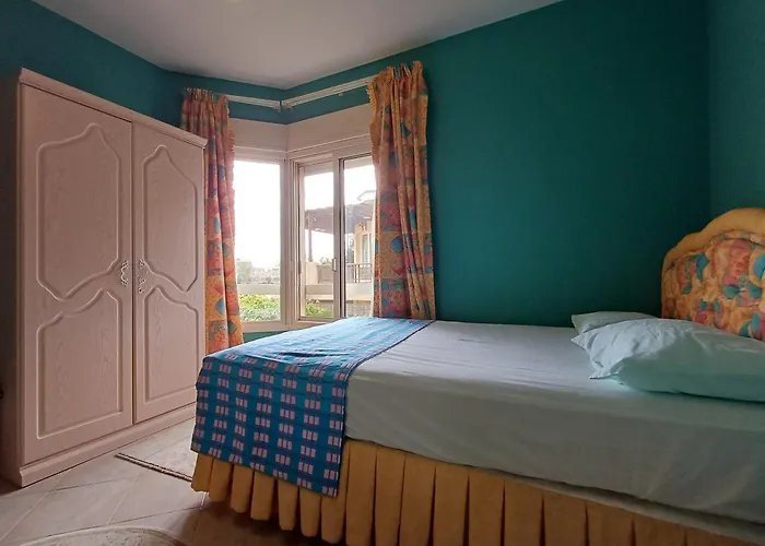 3 Bedroom Sunset Haven By The Sea