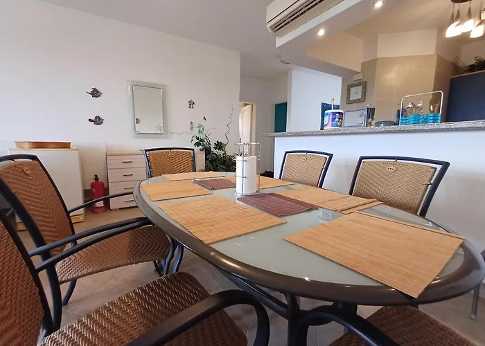 Apartman 3 Bedroom Sunset Haven By The Sea Ajn-Szuhna